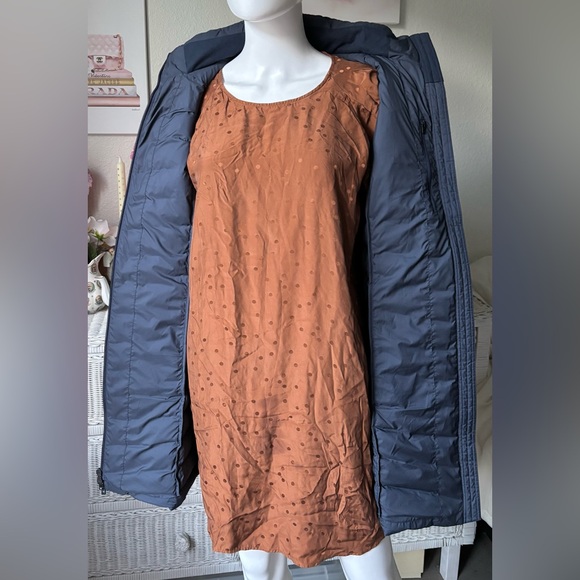 Patagonia Worn Wear Silent Duck Down Parka with Hood in Steel Blue color size XS - Picture 8 of 15